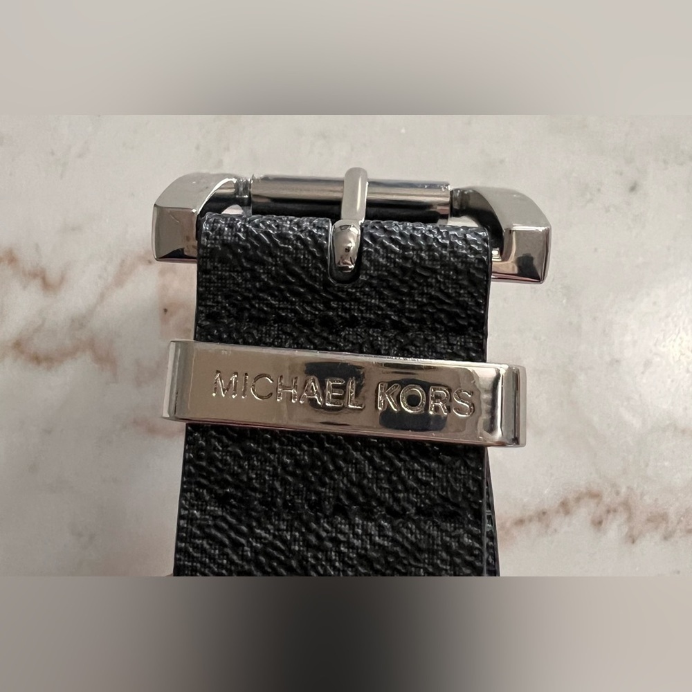 Michael Kors  Logo Print Black/Gray Leather Belt Size XL Mens - Picture 3 of 6